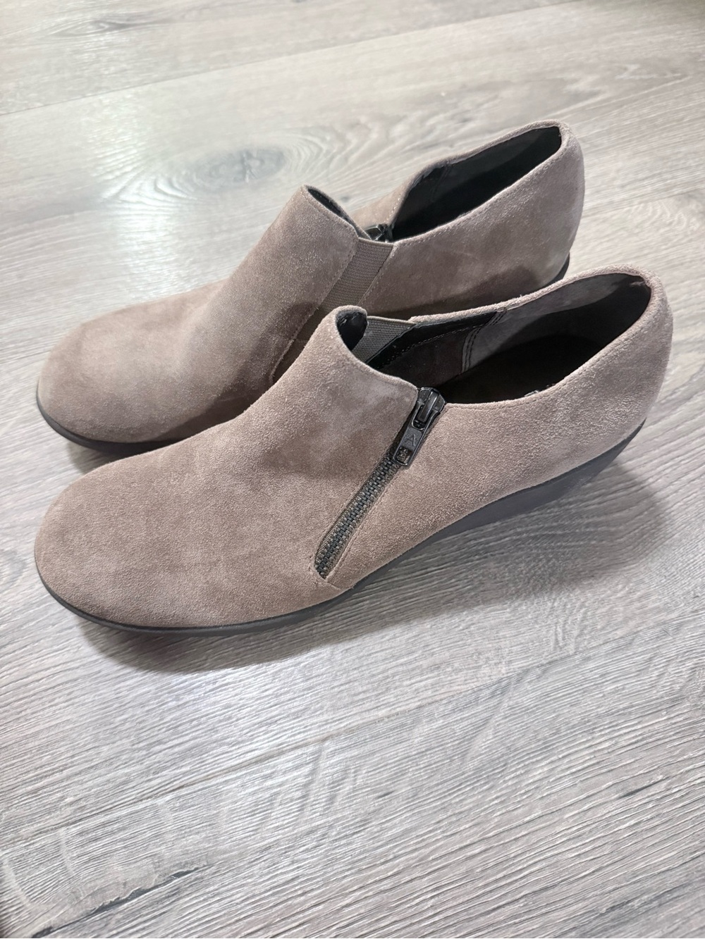 Aerosoles Women's Taupe Suede Wedge Zip Casual Shoes - Picture 3 of 6